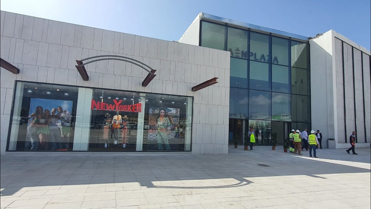 Declaraciones de la inauguración oficial de la nueva galería del Centro Comercial Jaén Plaza