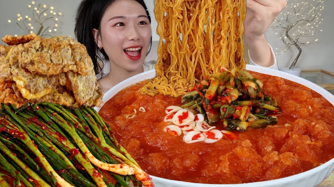 ASMR 매운비빔면으로 시원한 냉라면 만들어봤어요*⸌☻ັ⸍* 육전 파김치 리얼먹방 :) Spicy cold ramen Pan-fried Battered Beef MUKBANG