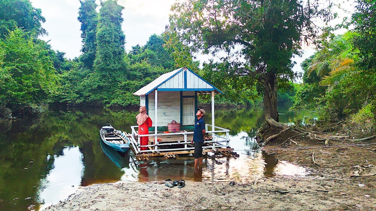 Dua Hari Berpetualang Di Rumah Rakit Bersama Istri Sambil Berburu Ikan