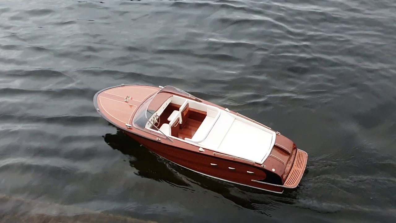 Aeronaut Contesse with double stern drives mit Z-Antrieben - First run