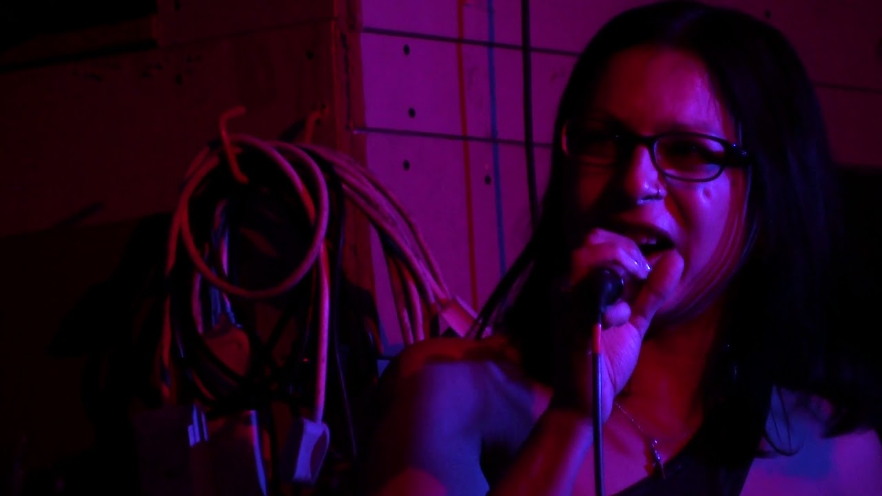 ERIN BENNETT / EBB - Throw It All Away - Wharf Chambers - Leeds - 05/03/2020. #ErinBennett
