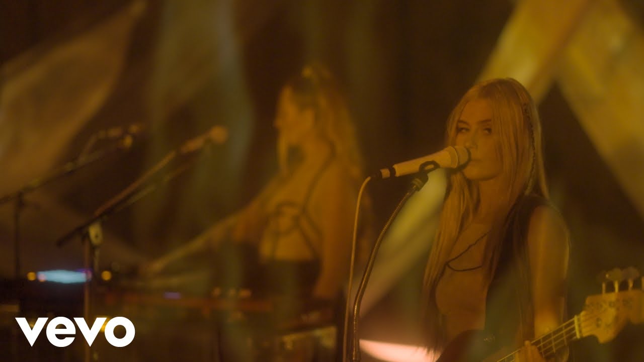 Bahari - Savage (Official Live Performance)