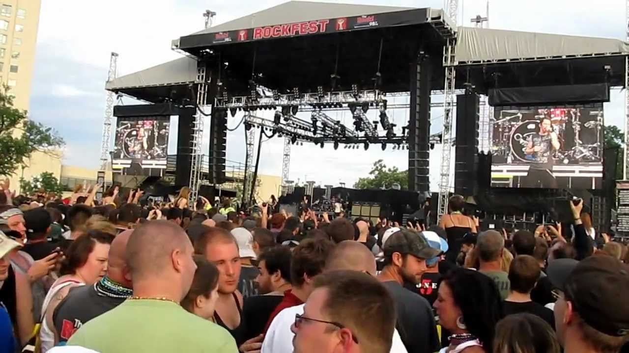 Slash Performs 'Pardise City' At Kansas City RockFest 05.12.2012