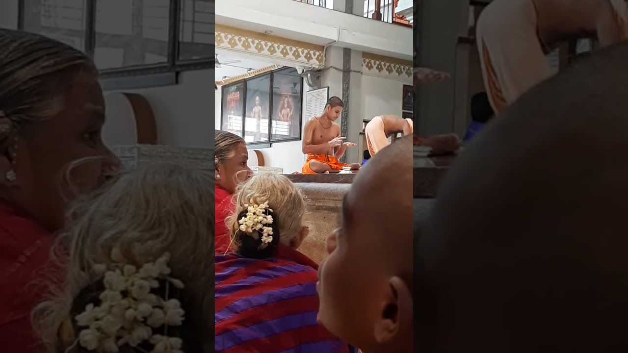 Shri Vedavardhana Tirtha Gopi Chandana Dharana.