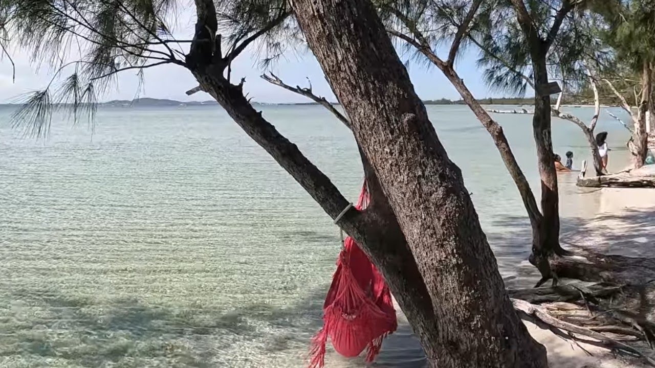 Praia lagunar do Caiçara, em Arraial do Cabo | um lugar extremamente INCRÍVEL |