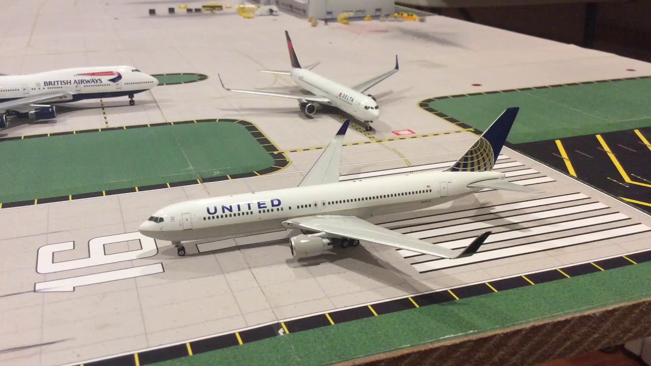 LHR London Heathrow 1:400 model airport 10:00am-12:00am operations