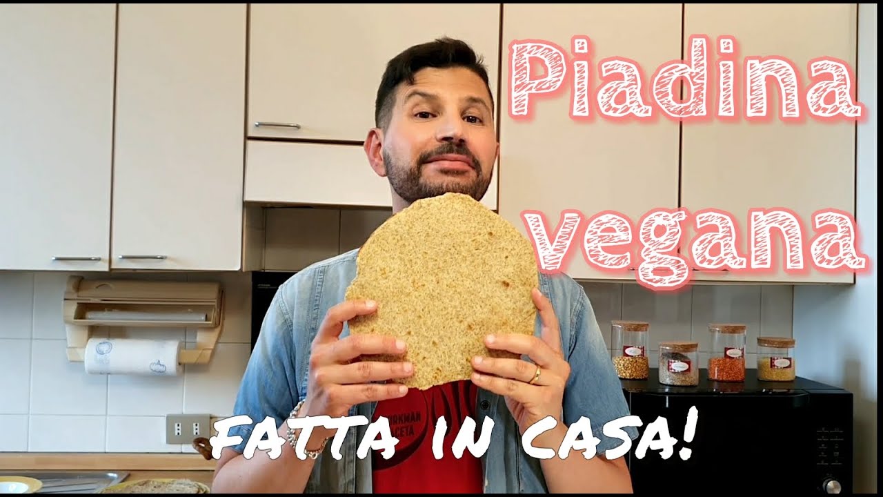 Piadina romagnola. Vegana: senza strutto e senza lievito. Con farina integrale. Fatta in casa.