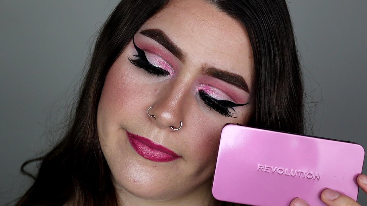 Revolution palette in  Dominic Ambient (bratz makeup)