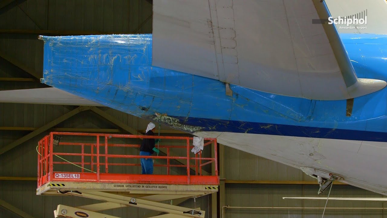 How do you wash an aircraft?