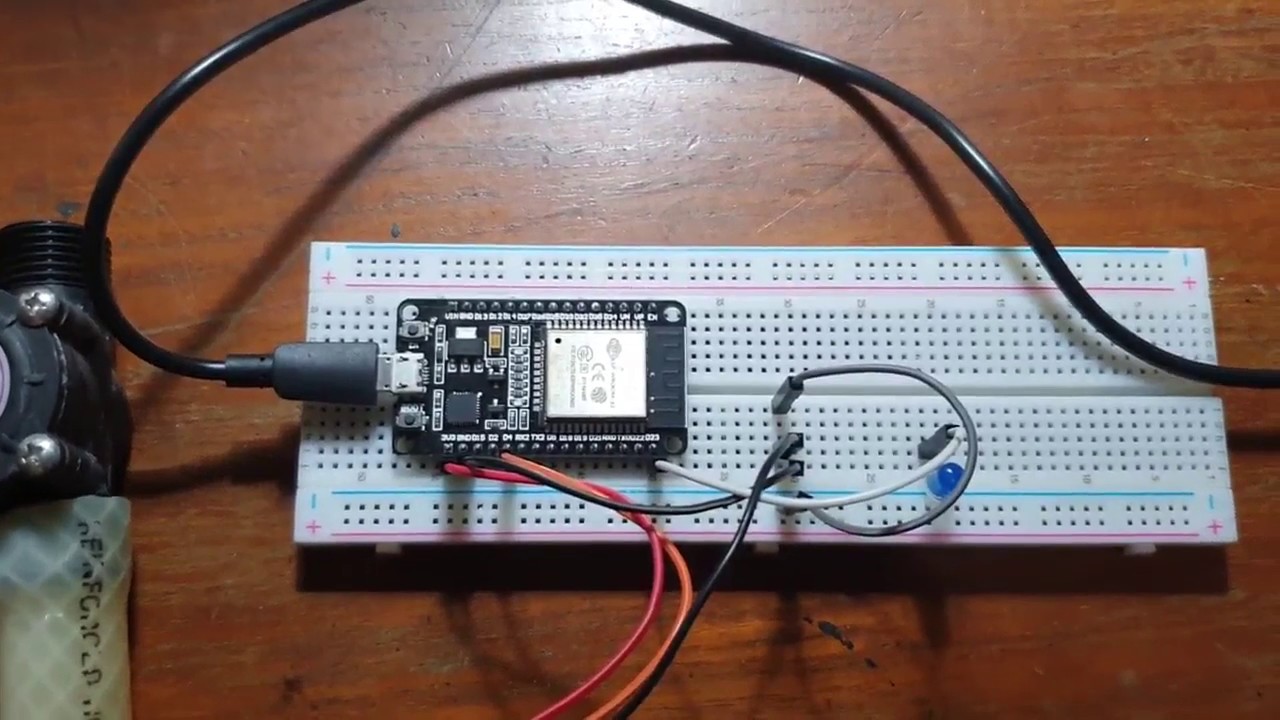 Monitoring Penggunaan Air Menggunakan Sensor Flowmeter Berbasis IoT