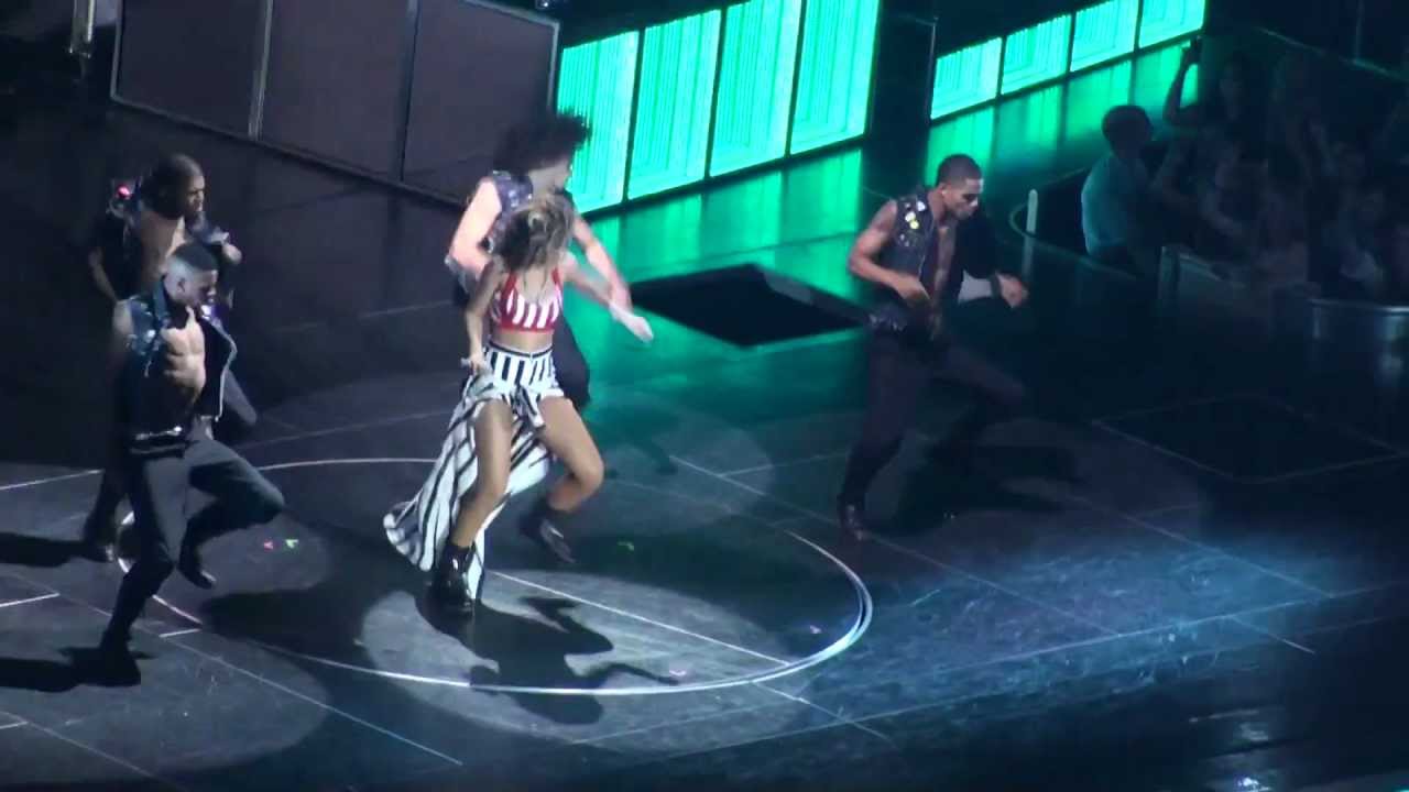 Rihanna - We Found Love Live at The o2 - 15/11/11 HD