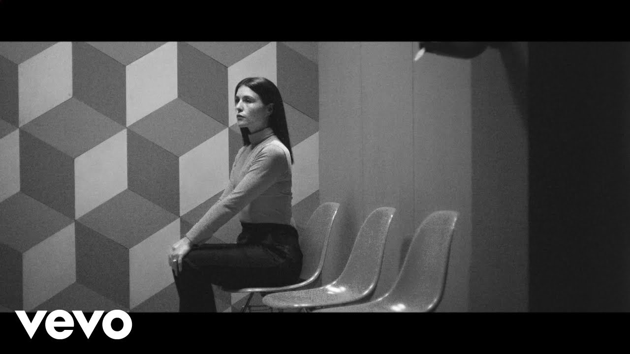 Jessie Ware - Champagne Kisses (Official Music Video)