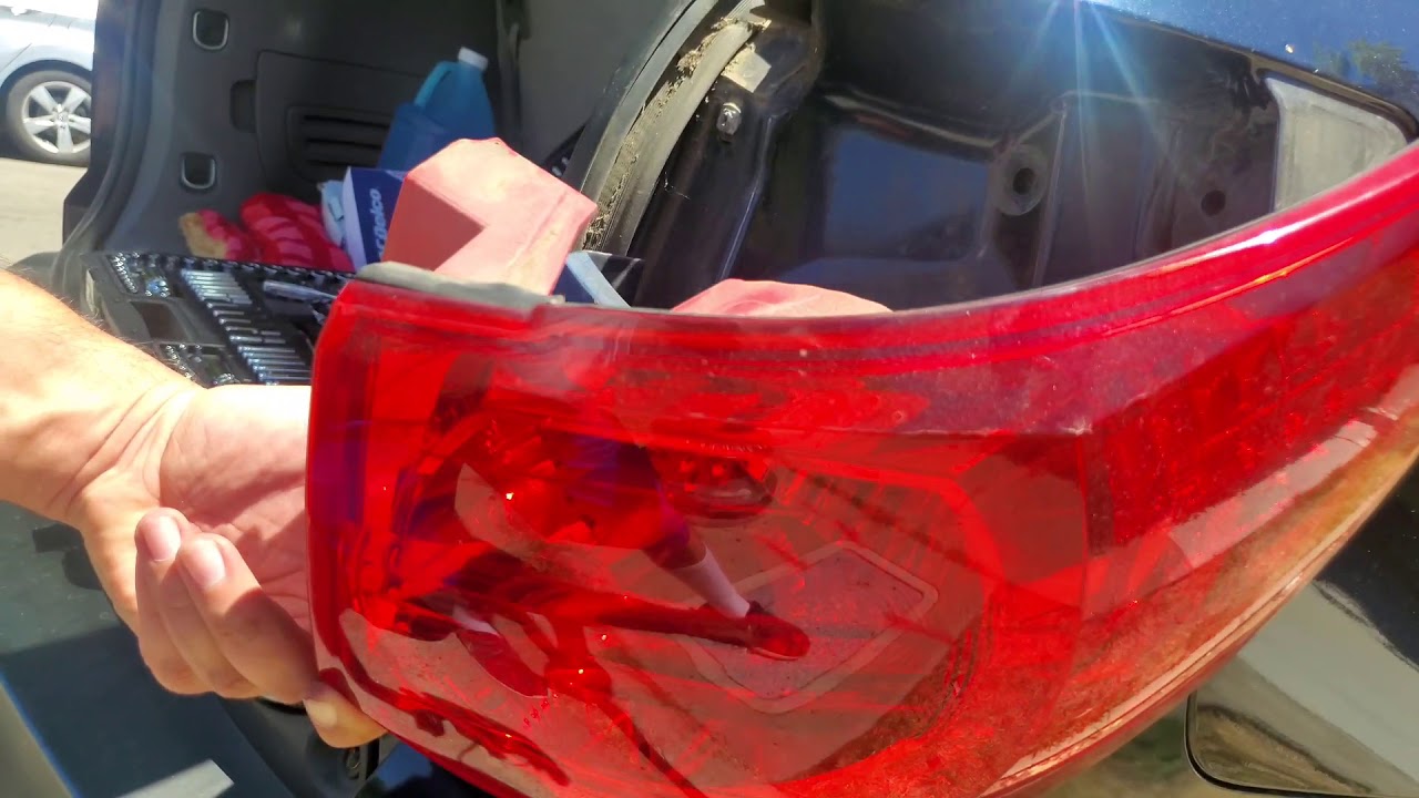2012 Chevrolet Traverse LS 🚙 Brake-Light Bulb Replacement 💡