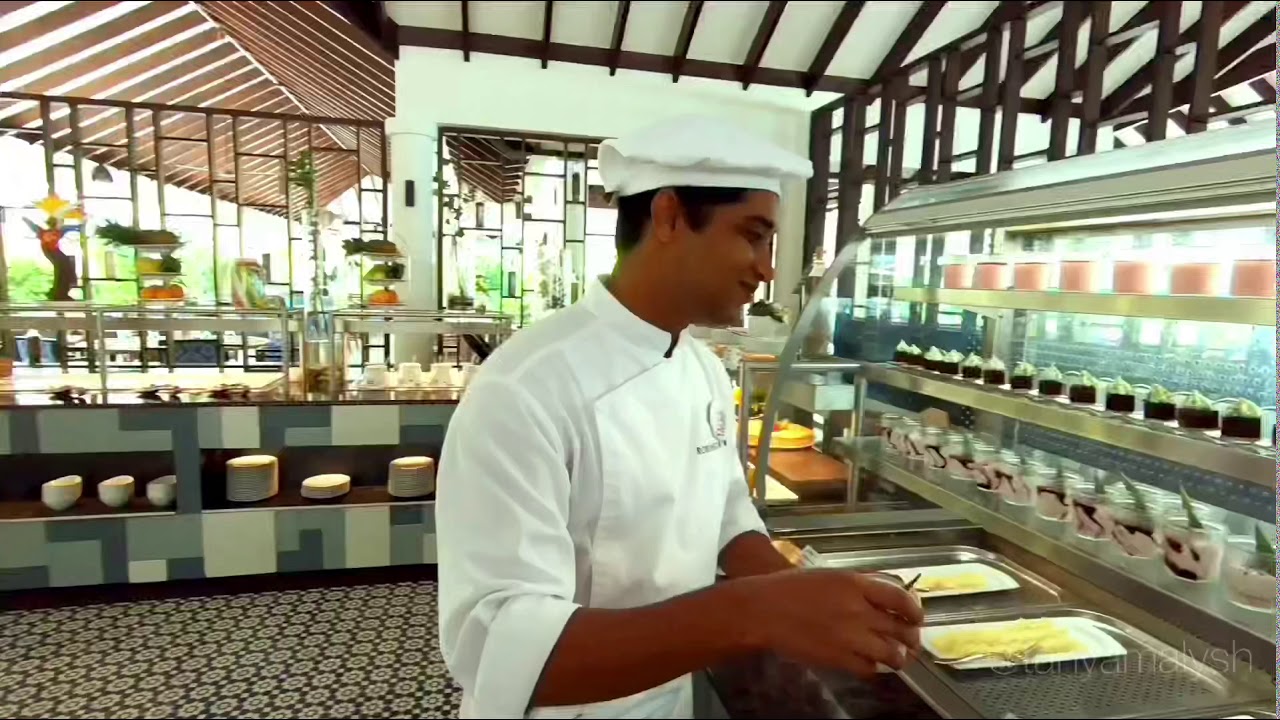 Behinde the scene of kitchen ROBINSON Club Noonu
