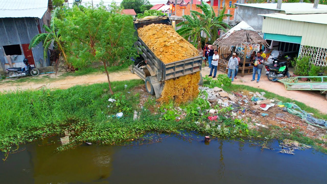 Nicely Lanfill in Flooded Pond!! Bulldozer D20A & Truck 5T Pushing Stone Into water