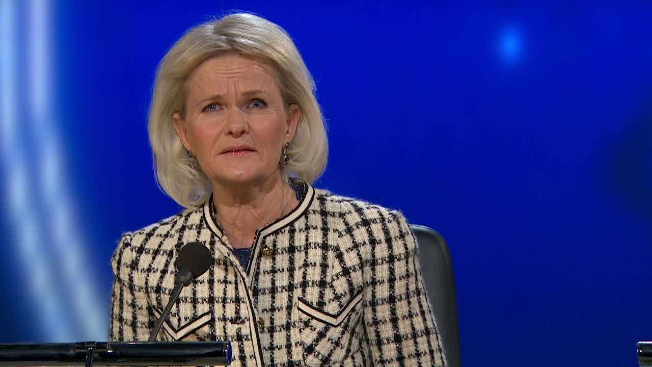 Sissela Kyle som drottning Silvia - Parlamentet (TV4)