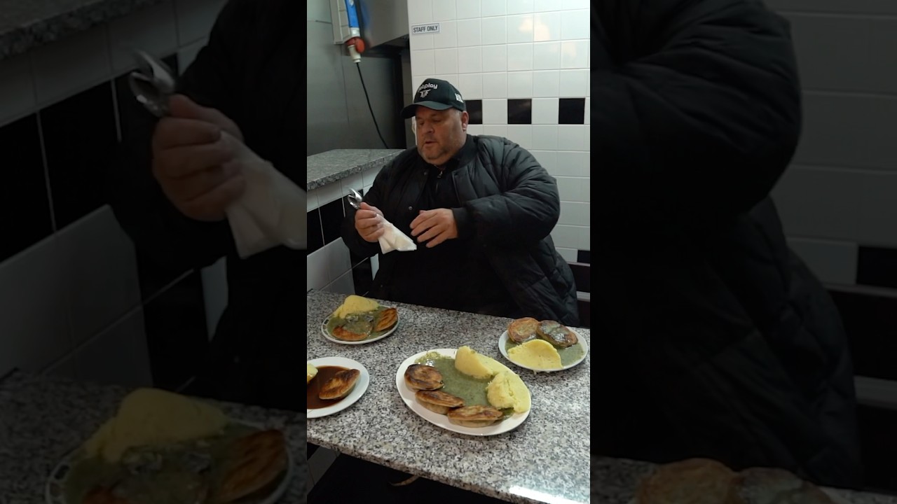 Big John has Pie &lsquo;n&rsquo; mash 🏴󠁧󠁢󠁥󠁮󠁧󠁿