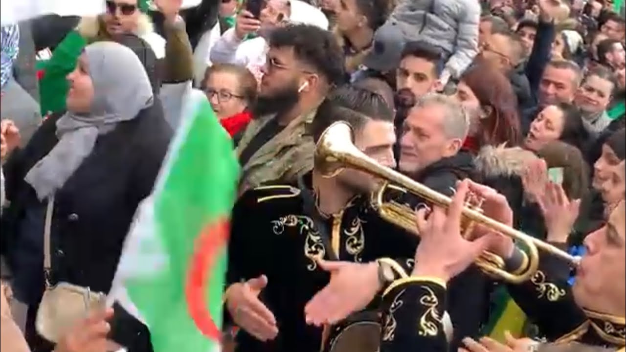 لحمك يتشوك النشيد الوطني يدوي في ساحة الجمهورية في باريس والة الطرومبات دايرة حالة