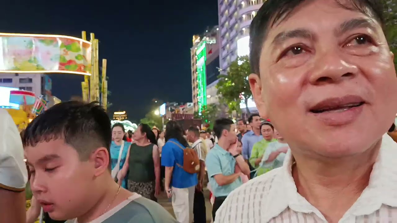 Vui Xuan Mừng 1 tết 2026 Ở phố đi bộ Nguyên Huệ.