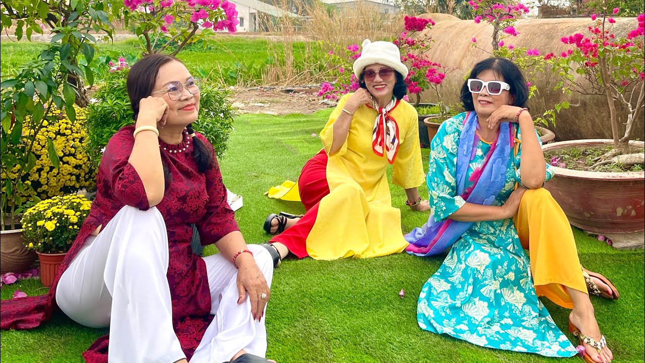 Tết Bình An . Bà Già Du Xuân HT. HN.NS