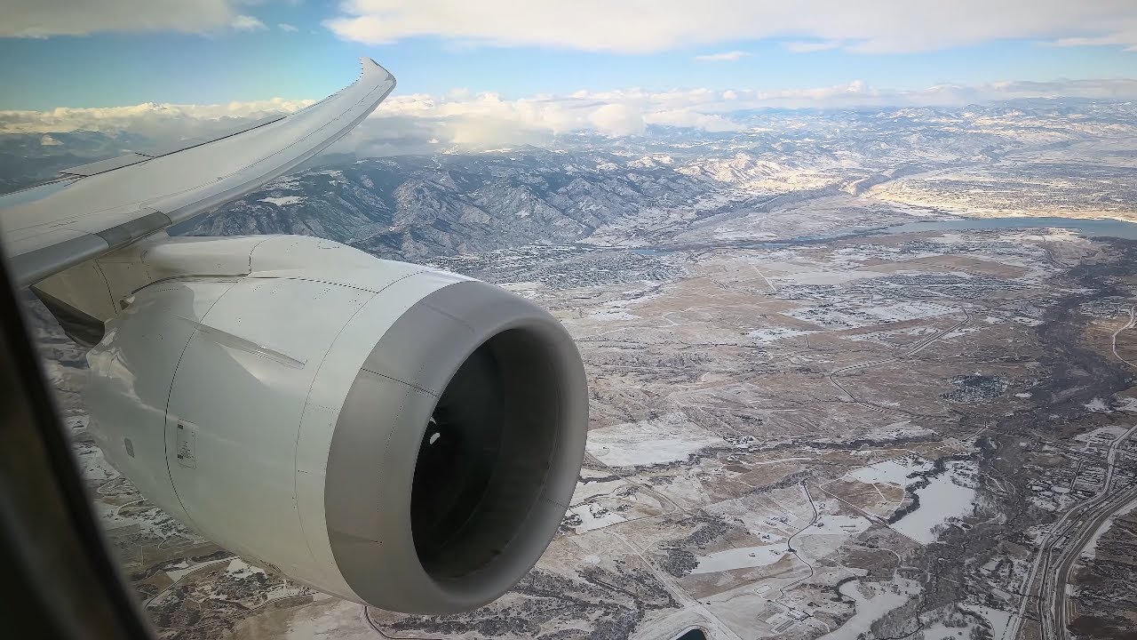 Snow-Covered Colorado Approach and Landing | United 787-9 | Denver DEN