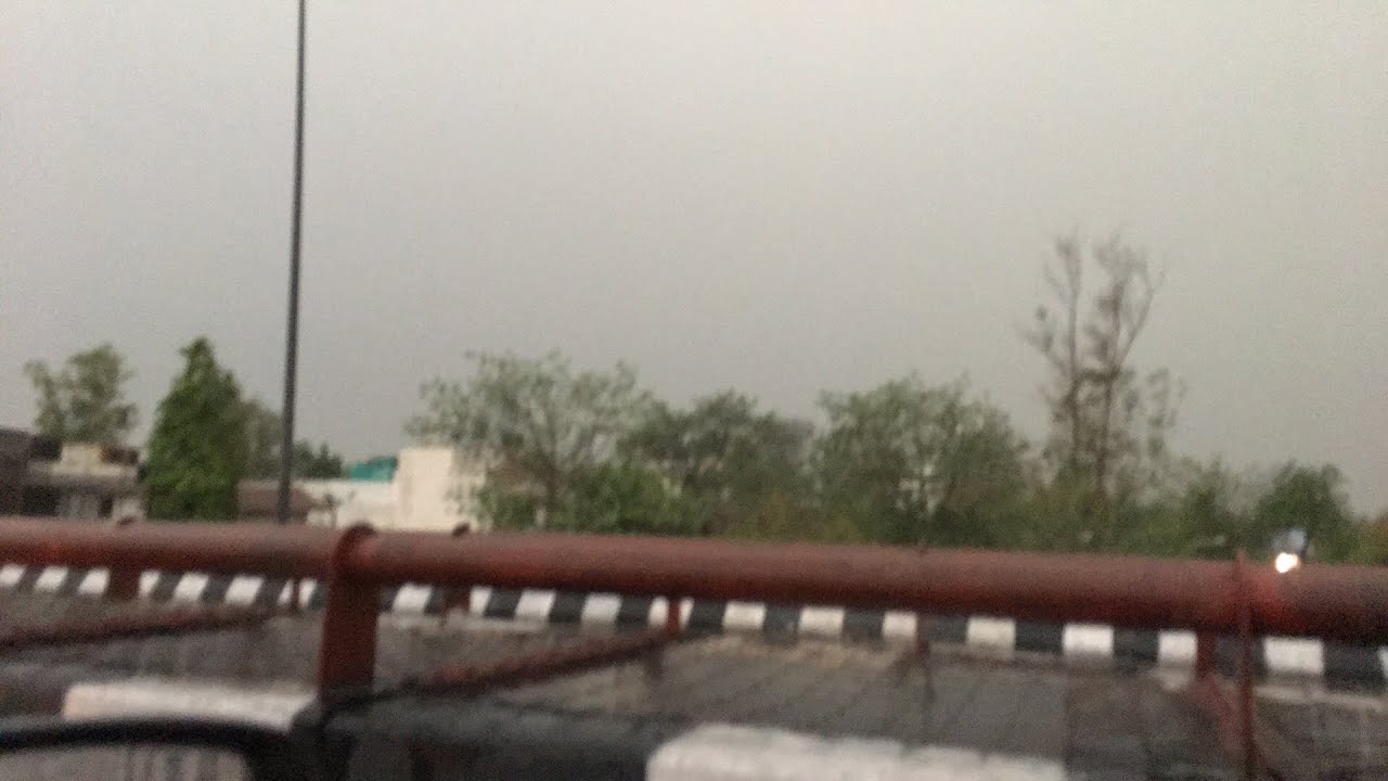 Dust storm , rain and lightning in Noida at sector 15