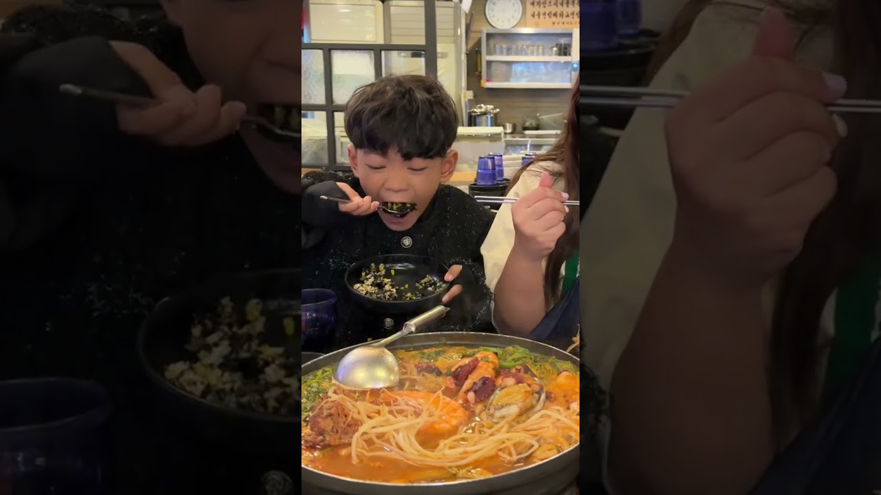 Ngày thứ 6 ở Hàn Quốc Mẫn Mẫn lần đầu trải nghiệm dịch vụ làm đẹp tại Hàn & ăn trái cây bọc đường