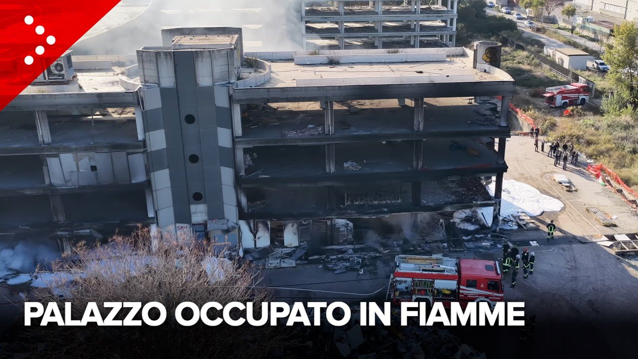 Incendio a Roma in edificio abbandonato e occupato: un ferito grave. Le testimonianze