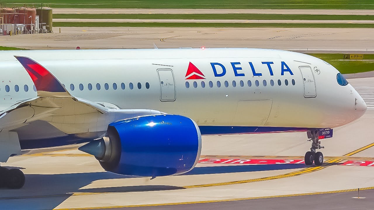(4K) Beautiful Plane Spotting at Detroit Metro Airport