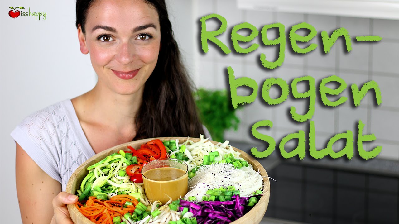 Veganer Regenbogen-Salat mit Reisnudeln & Erdnuss-Sauce | glutenfrei möglich