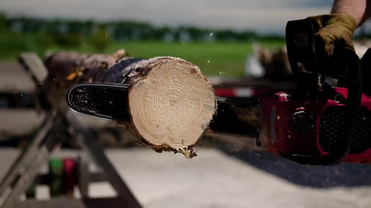 New 60V Electric Battery Chainsaw from Toro