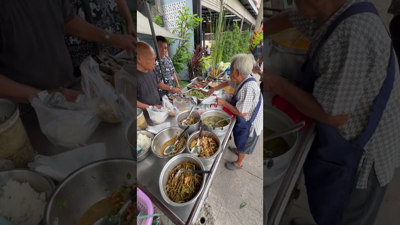 ข้าวราดแกงป้ามณฑาบนรถเข็นเล็กๆอร่อยมากตรงข้ามร้านสมจินทำเบาะแปดริ้วฉะเชิงเทรา
