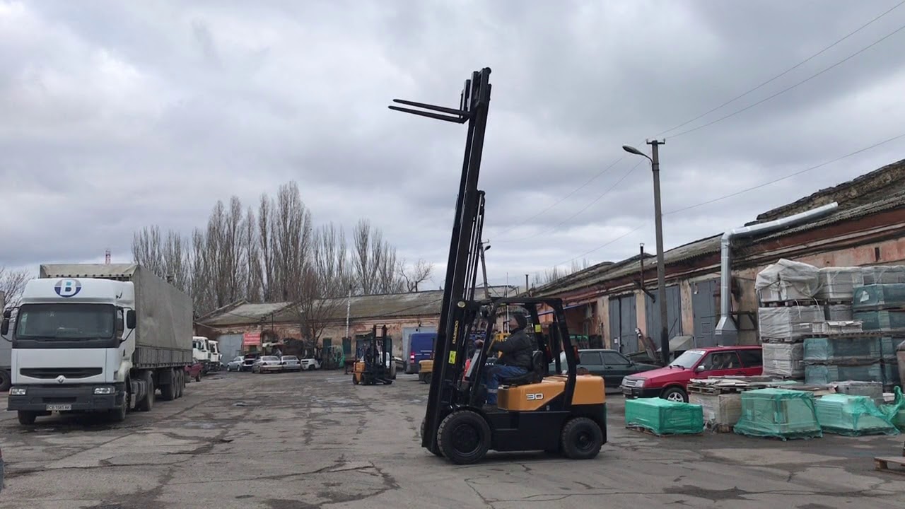 Вилочный дизельный погрузчик Daewoo D30S-3 с мачтой триплекс и боковым смещением