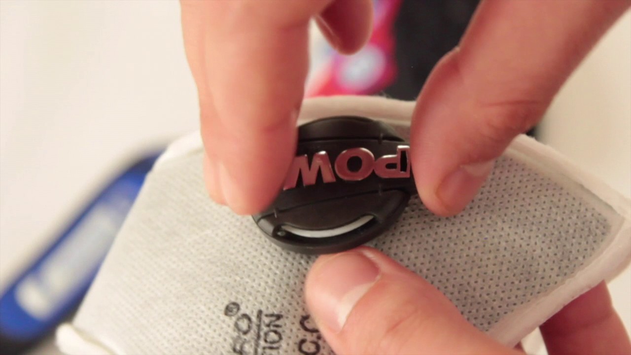HOW TO CHANGE A FILTER IN A CINQRO™ MASK