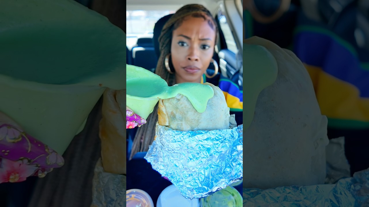 Пробую НОВЫЙ соус из кинзы и лайма от #chipotle #tiktokviral #burrito #short