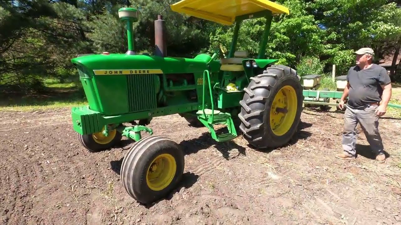 John Deere 4020 planting corn