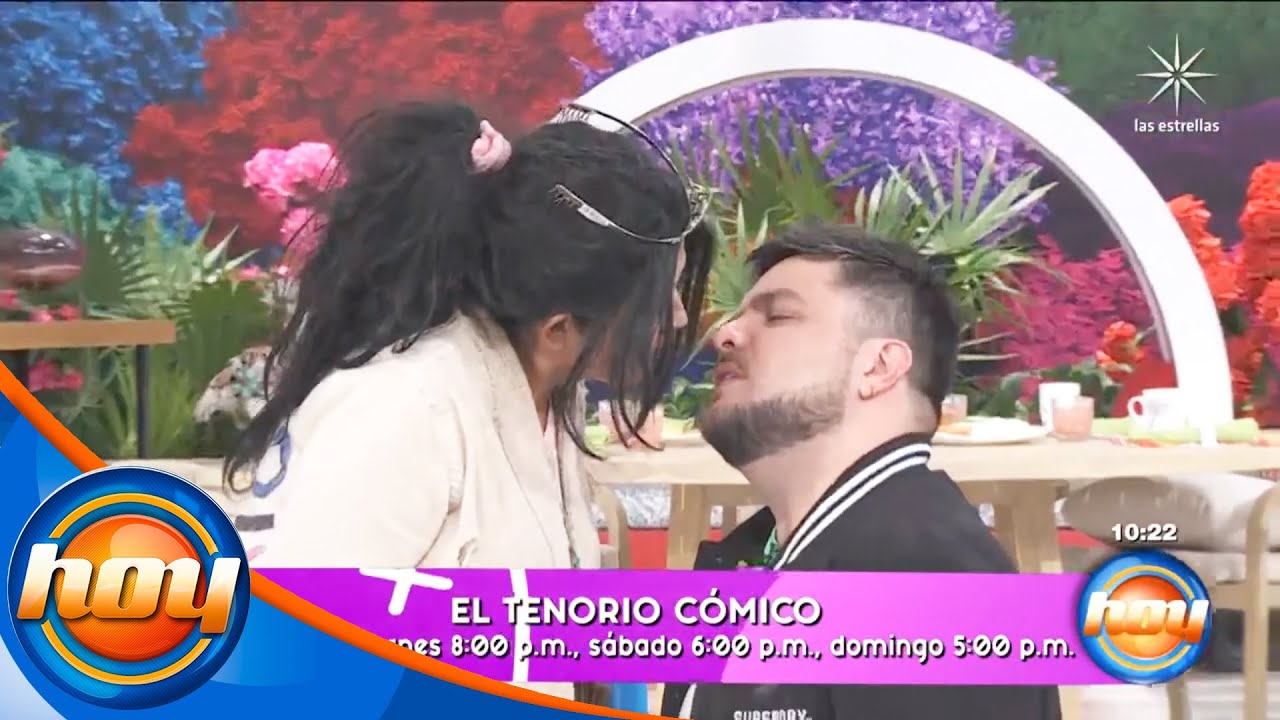 &iexcl;La Chupitos besa al reci&eacute;n comprometido Paul Stanley! 😱 🤣 | Programa Hoy