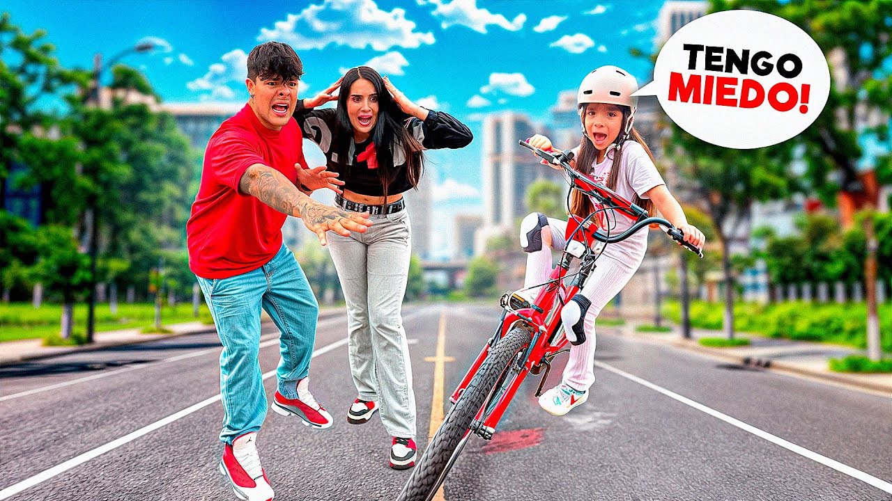 PRIMERA VEZ ENSEÑANDOLE A MONTAR BICICLETA A MI HIJA SALOMÉ😱