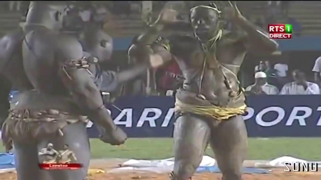 Boy Niang renverse Sa Thi&egrave;s (comba de lutte avec frappe) lambe