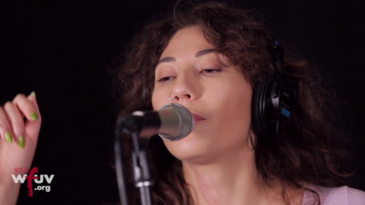 Tei Shi - "Keep Running" (Live at WFUV)