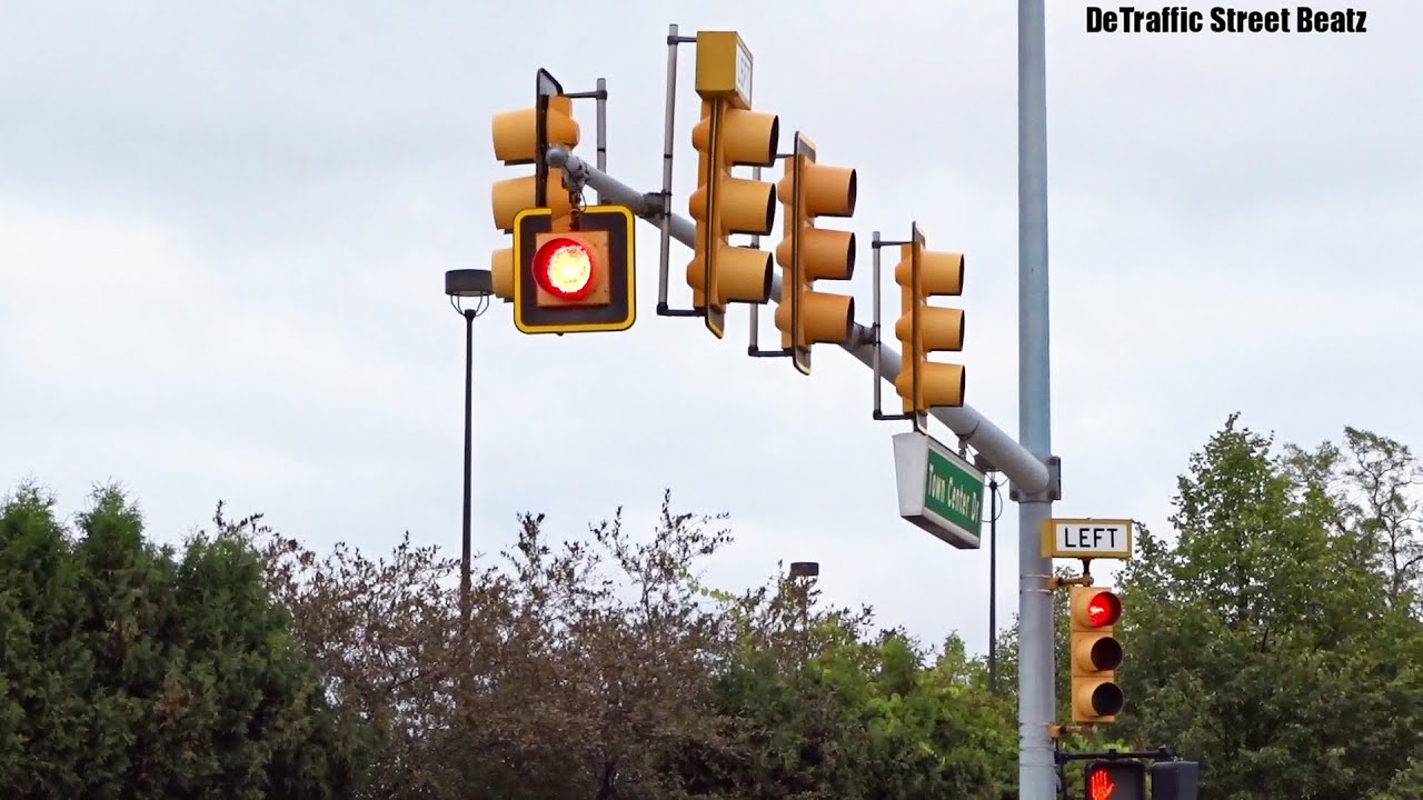 Traffic Lights & Flashing Red Left Turn Signals | Town Center & Grand River
