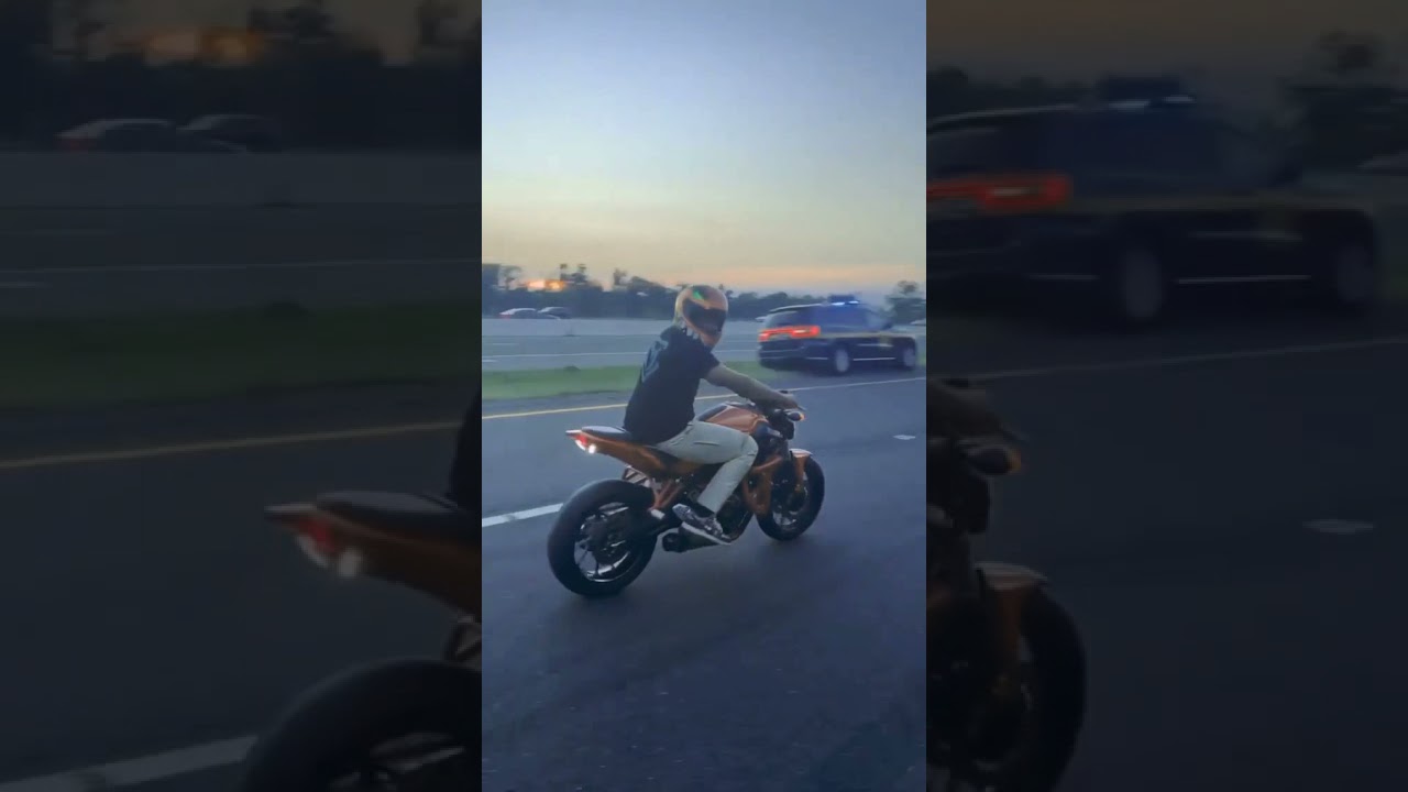 Empinando na frente da pol&iacute;cia dos EUA 🏍️🚔🇺🇲