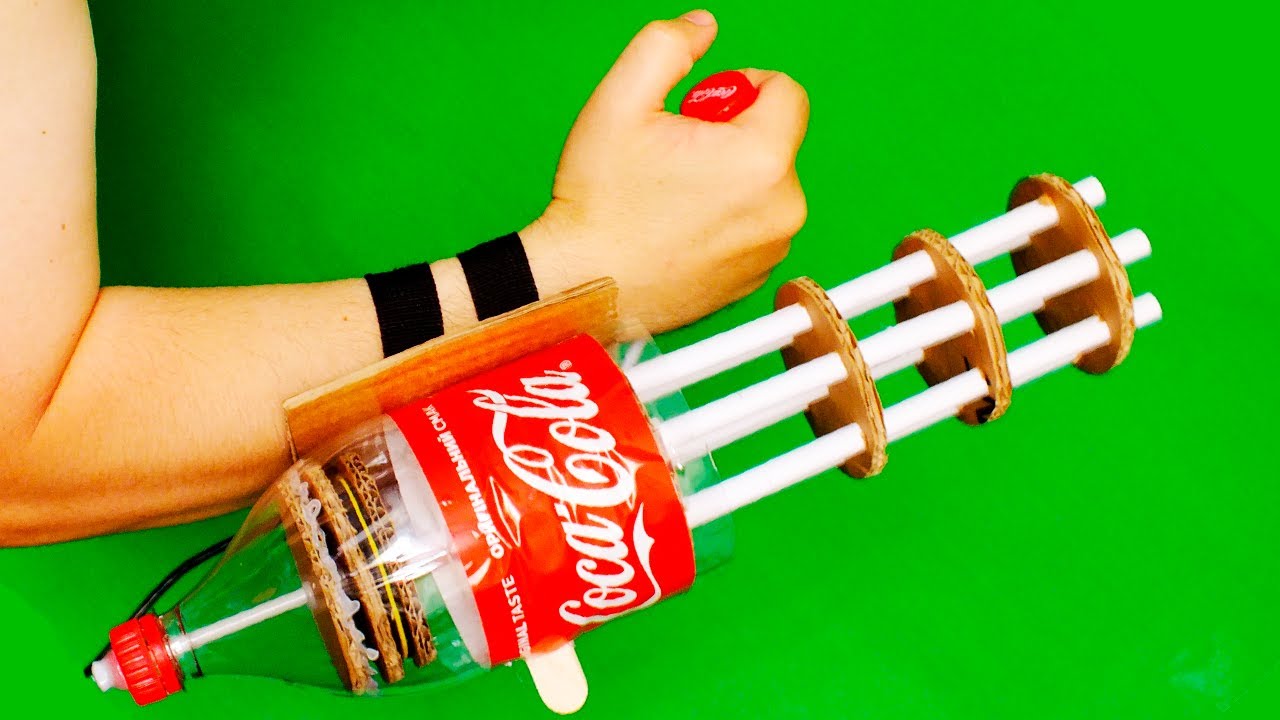 🔫Как сделать МИНИГАН Гатлинга из бутылки Кока-Колы и ручек DIY| MAD HANDMADE