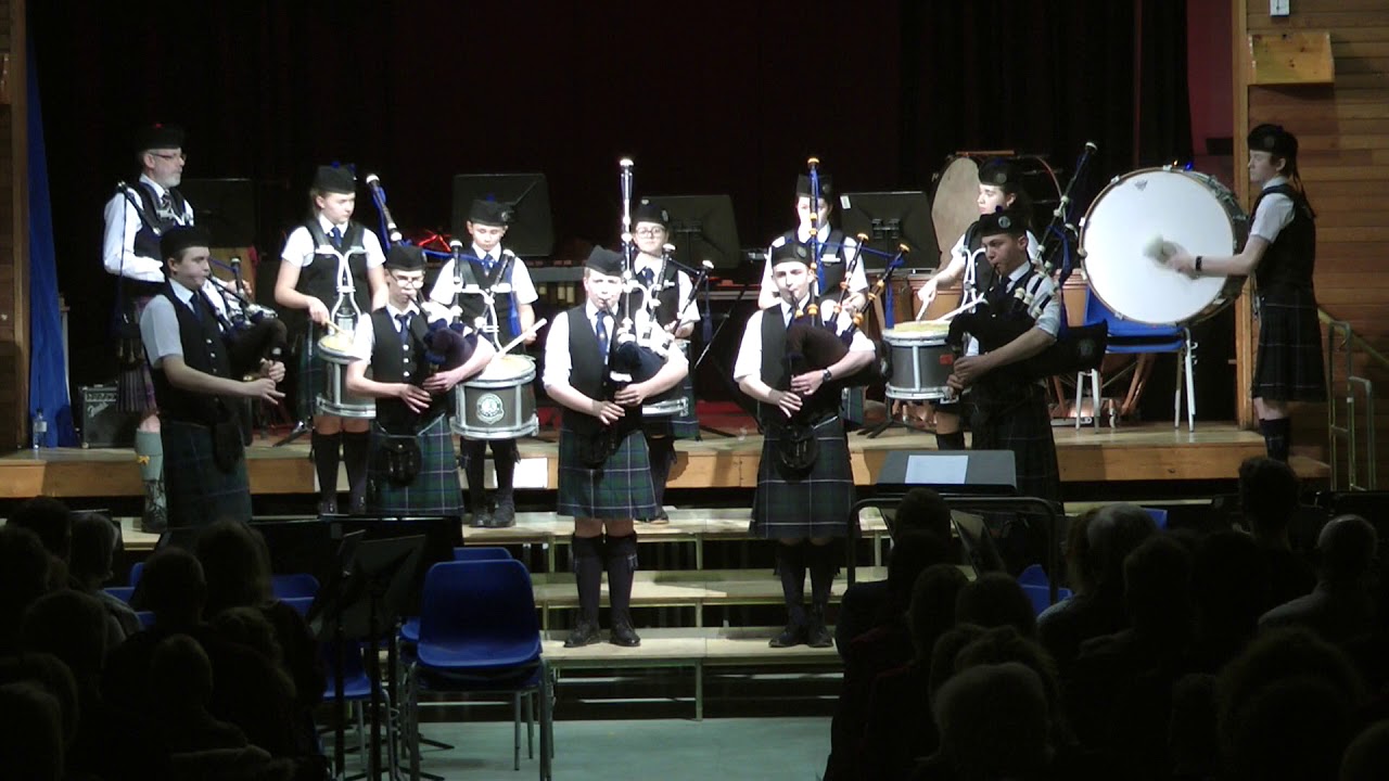 Pipe Band - See In Yonder Manger Low