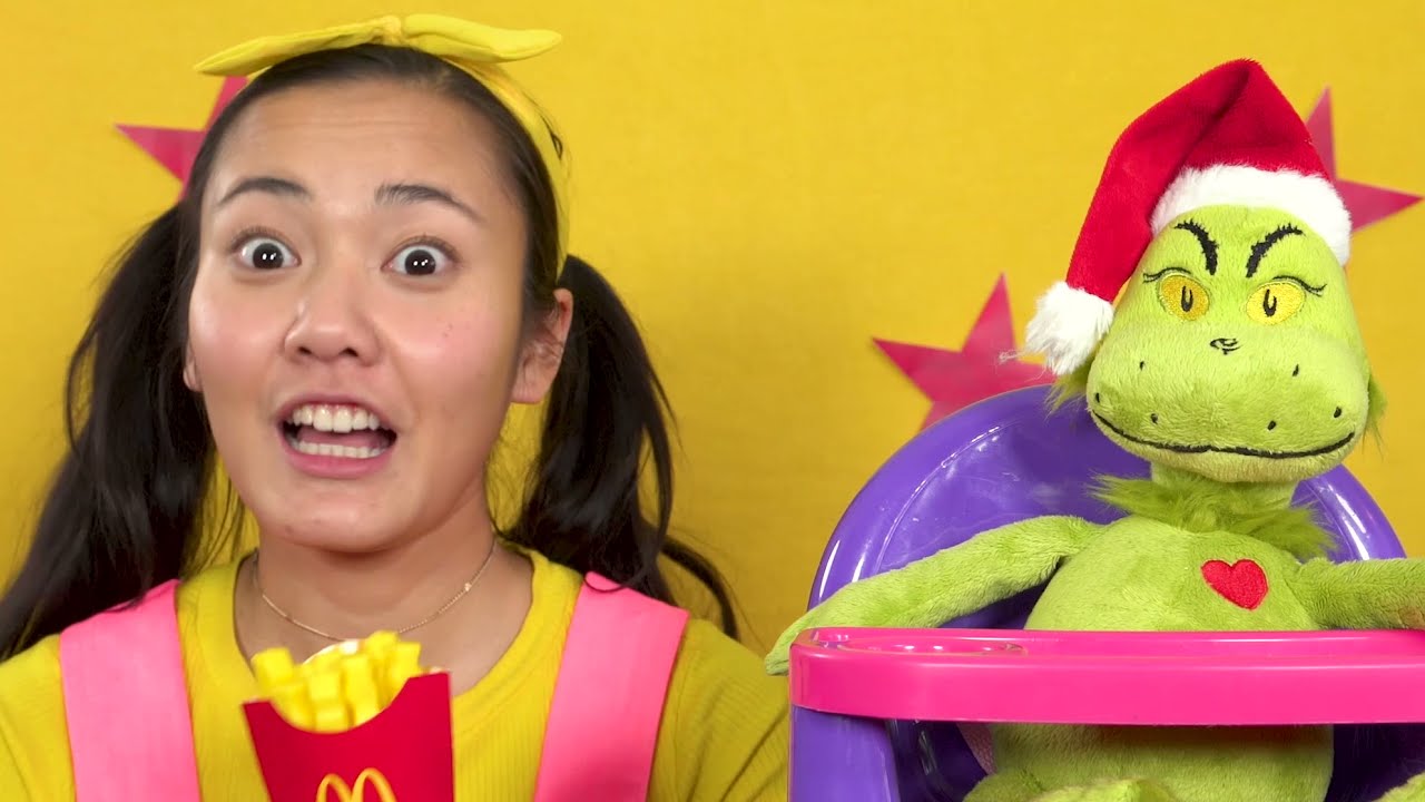 Ellie Sparkles meets the GRINCH | Toys for kids