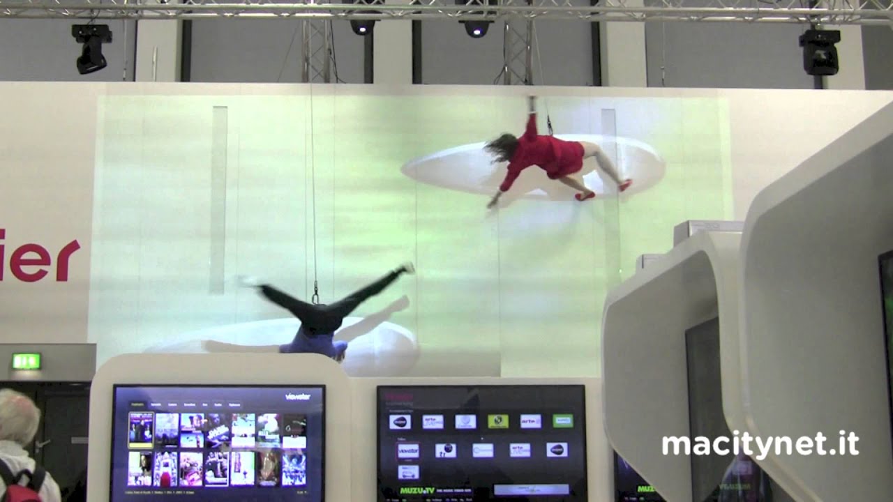 Haier dance on the wall show @ IFA 2012 [macitynet.it]