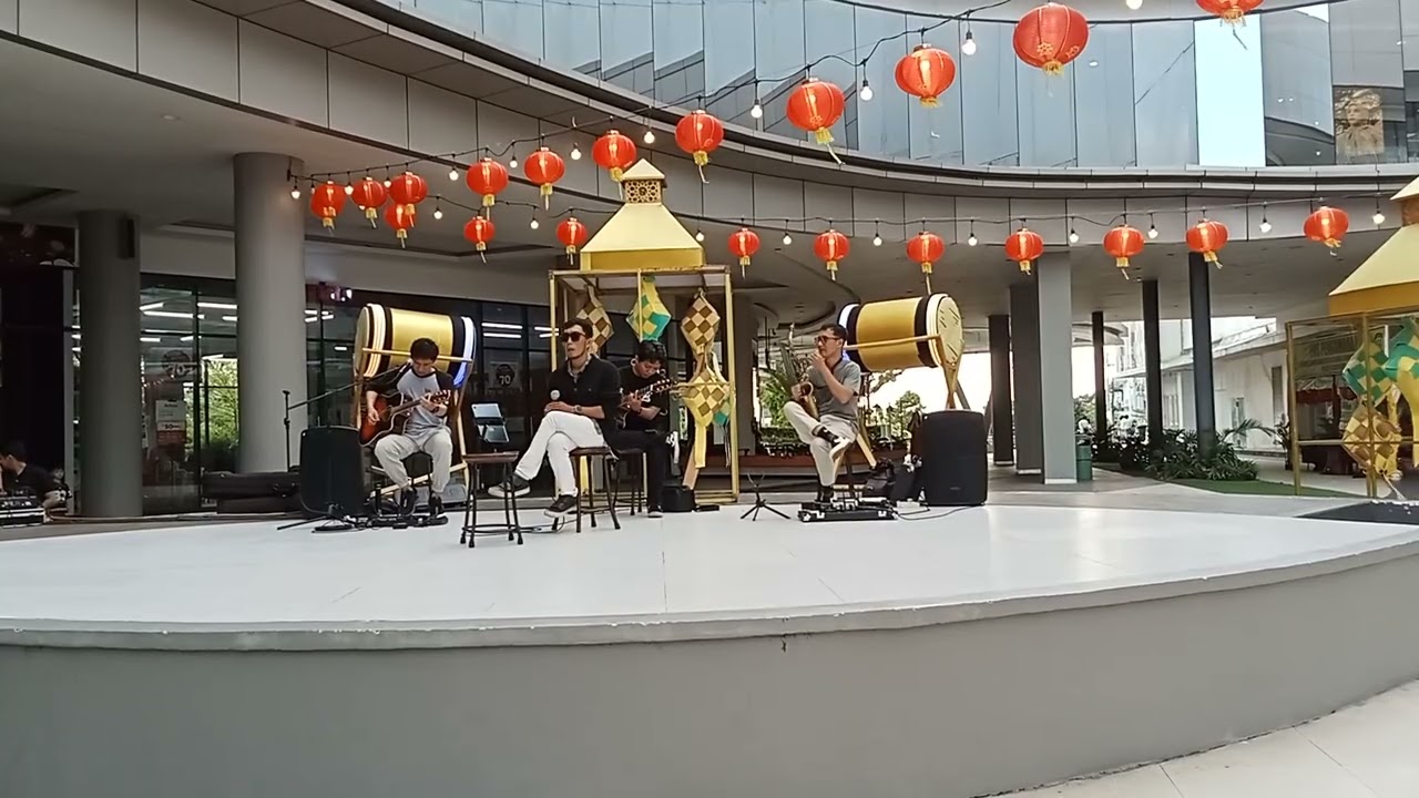 Acara live music menyanyi di d, colony Aming coffe gaia bumi raya city mall 