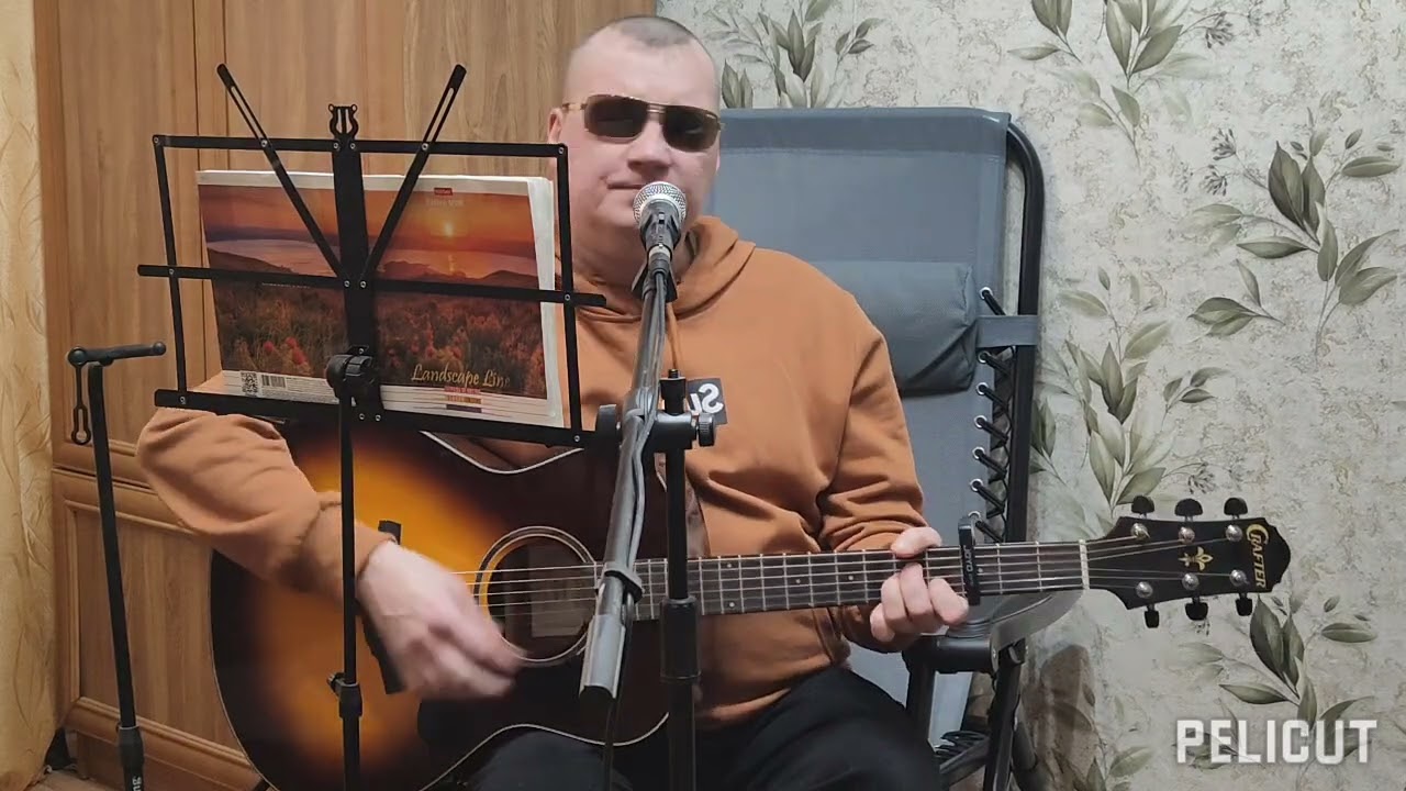 Девочка в ситцевом платье/Текст--В. Красном/.