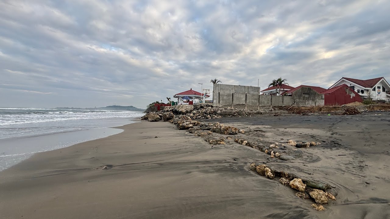 Exploring Bacnotan Beach