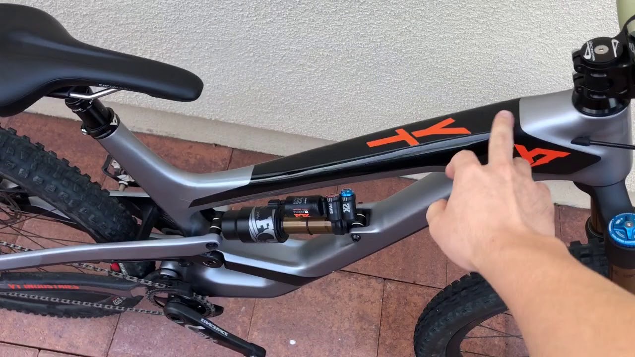2018 LARGE YT Capra pro race with mods